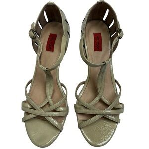 NWOT Miz Mooz Beige Patent Leather Fantasia Sandal Shoe Size 8